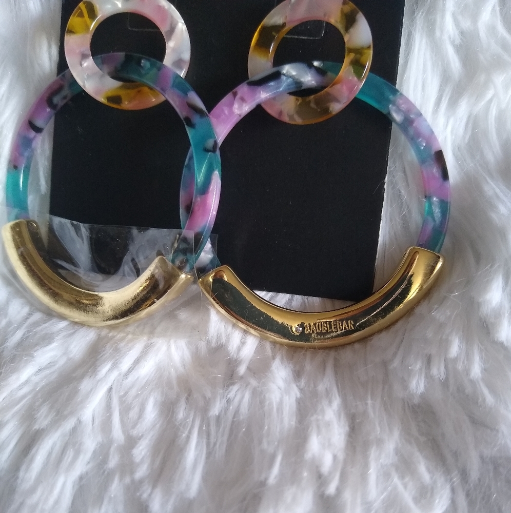 BAUBLEBAR Pendientes de aro de resina Daniya